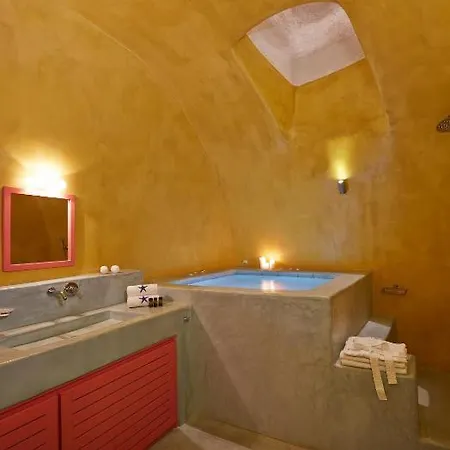 Royalty Suites Santorini *